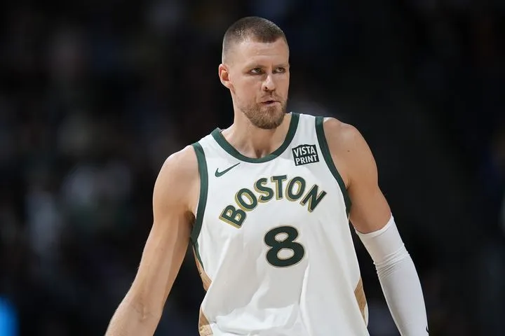 NBA: Οι Σέλτικς καθάρισαν τους Νετς με οδηγό τον Πορζίνγκις