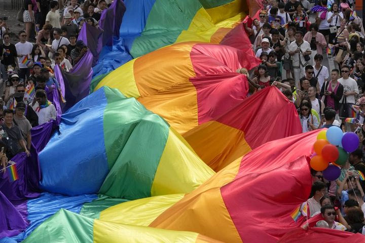 Η Ταϊλάνδη είπε (proudly) «ναι» στον γάμο των ομόφυλων ζευγαριών. Η βασική διαφορά με την Ελλάδα