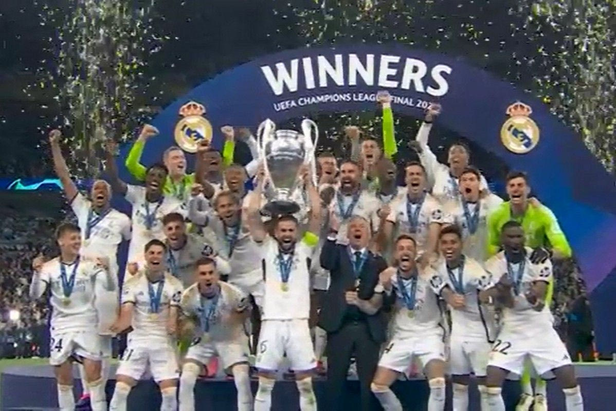 Η απονομή του τροπαίου του Champions League στη Ρεάλ
