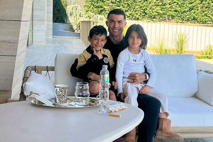 Ο Κριστιάνο Ρονάλντο γιορτάζει τα γενέθλια των διδύμων παιδιών του