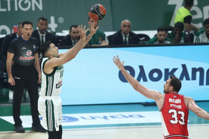 Παναθηναϊκός AKTOR – Ολυμπιακός: Ο Σλούκας απάντησε με 2/2 τρίποντα και ξεσήκωσε το ΟΑΚΑ