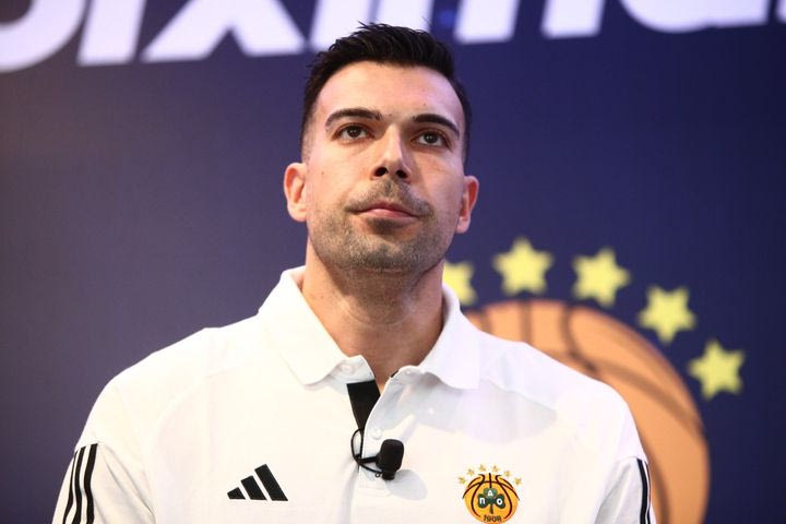 Σλούκας: “Ο Ολυμπιακός μπορεί να σπάσει οποιαδήποτε έδρα, ο Παναθηναϊκός έχει πλεονέκτημα στον ελληνικό κορμό”