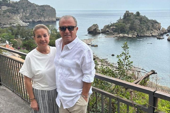 Φατίχ Τερίμ: Διακοπές στη Σικελία μαζί με την σύζυγό του