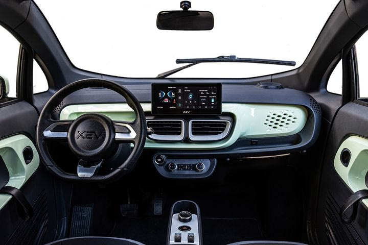 Θέλεις αυτοκίνητο με 5 ευρώ τη μέρα; Η XEV έχει τη λύση