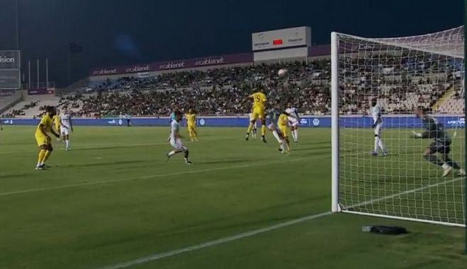 Η ΑΕΚ απείλησε με κεφαλιά του Ελίασον