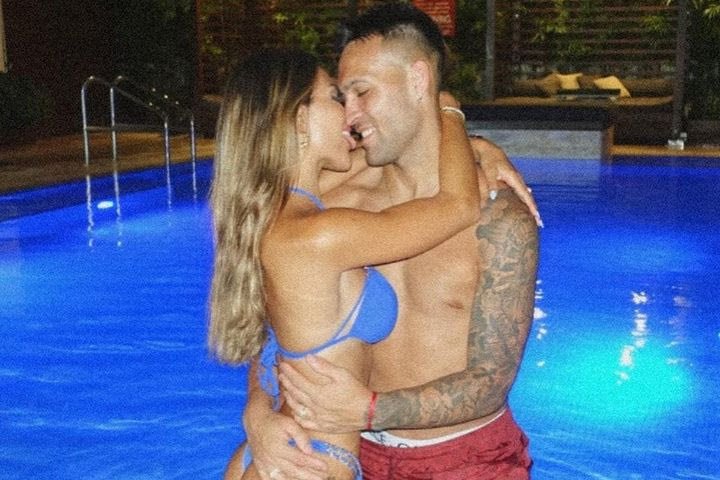 Ο Λαουτάρο Μαρτίνες απολαμβάνει τον τίτλο του πρωταθλητή Αμερικής στο Μαϊάμι μαζί με την σύζυγό του