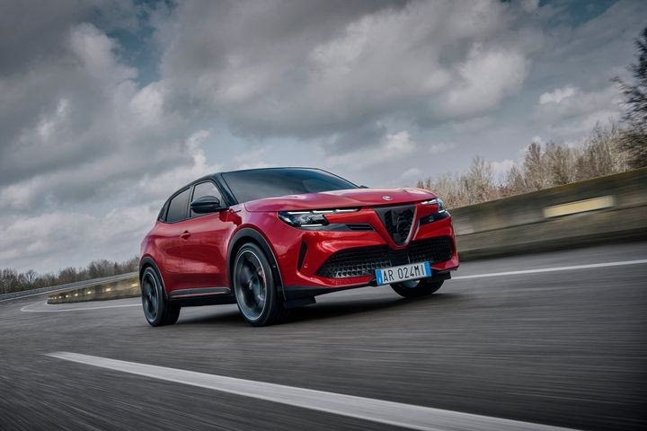 H Alfa Romeo Junior θέλει να τα αλλάξει όλα στα B-SUV- Διαθέσιμη για παραγγελία στη χώρα μας, δείτε τιμές