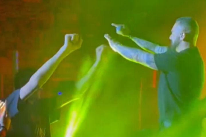 Ο χορός του Μπόμπαν Μαριάνοβιτς με τον Τριαντάφυλλο στην Σύρο