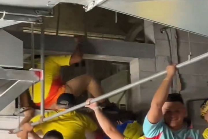 Εικόνες χάους πριν τον τελικό του Copa America: Οπαδοί έμπαιναν στο γήπεδο από τους αεραγωγούς