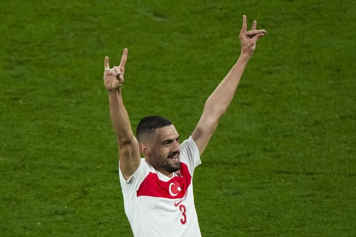 Euro 2024, Τουρκία: Ο Ντεμιράλ τιμωρήθηκε με δύο αγωνιστικές από την UEFA για τον χαιρετισμό των Γκρίζων Λύκων