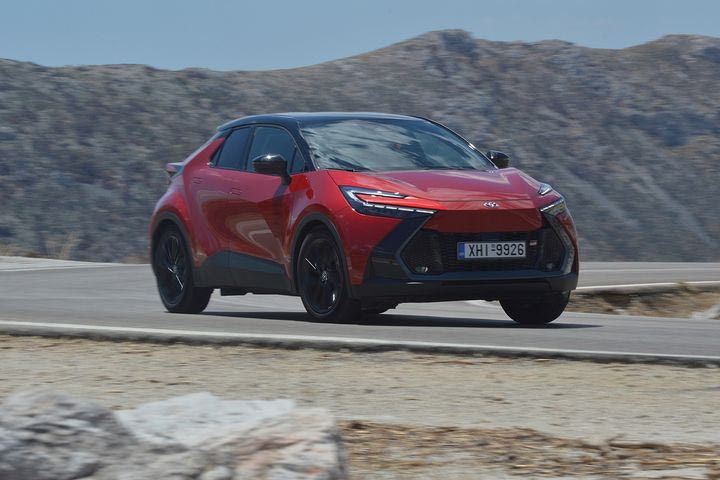 Δοκιμάζουμε το νέο Toyota C-HR 2.0 Hybrid με τους 197 ίππους- Έγινε το καλό, καλύτερο