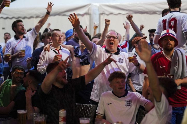 Euro 2024, Εθνική Αγγλίας: Απογοητευμένοι οπαδοί έφυγαν πριν από το γκολ του Μπέλιγχαμ και γύρισαν στις εξέδρες για την παράταση