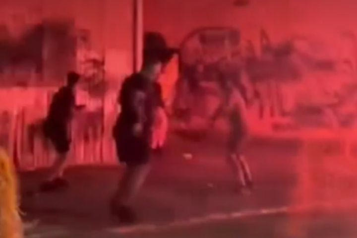 Άγρια επεισόδια οπαδών της ΑΕΚ και του Παναθηναϊκού στο Καματερό