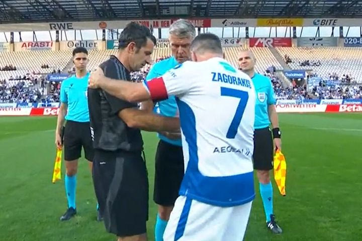 Legends 2004: ” Ξεπερνάει τα όρια του κωμικού η ιστορία με τη δήθεν μη χειραψία του Φίγκο με τον Ζαγοράκη”