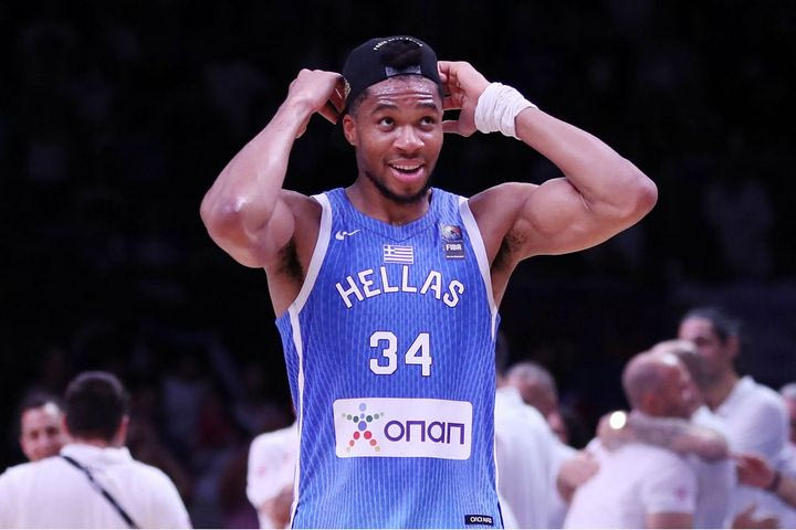 Γιάννης Αντετοκούνμπο: “Ο Σπανούλης είναι σπουδαίος ηγέτης, μάς δίνει τη φλόγα για να τα καταφέρουμε, δεν μπορείς να το διδάξεις αυτό”