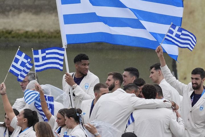 Ο Γιάννης Αντετοκούνμπο φοβάται το μάτι: “Η μεγαλύτερη τιμή” έγραψε μετά από την Τελετή Έναρξης των Ολυμπιακών Αγώνων