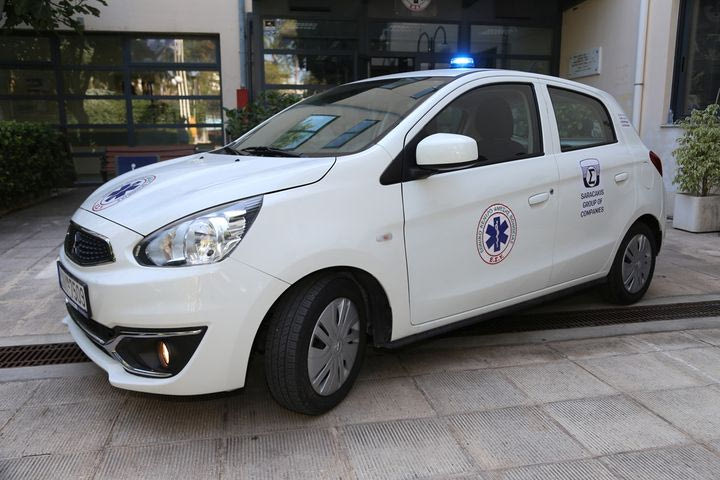 O Όμιλος Επιχειρήσεων Σαρακάκη προσφέρει στο ΕΚΑΒ όχημα πρώτων βοηθειών