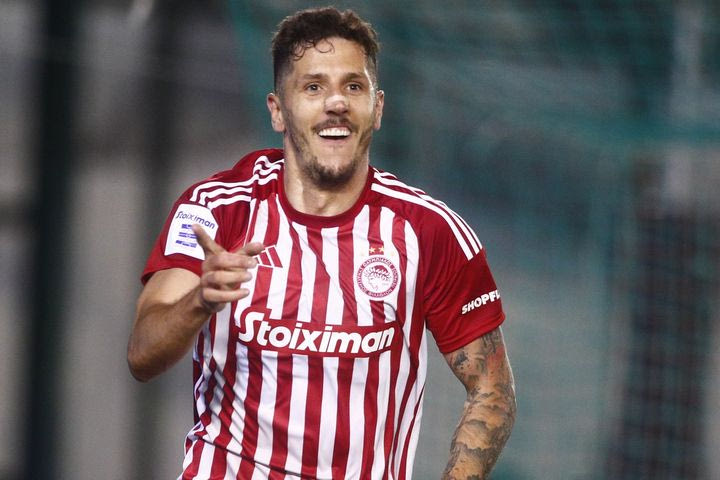 Επίσημα στην Ομόνοια ο Γιόβετιτς