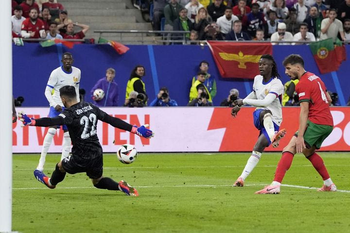 Euro 2024, Πορτογαλία – Γαλλία: Οι μπλε έστειλαν δύο φορές τη μπάλα στο δοκάρι μέσα σε πέντε λεπτά