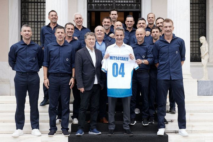 Μητσοτάκης προς Legends 2004 για το έπος της Πορτογαλίας: “Είκοσι χρόνια μετά, μας κάνετε υπερήφανους”