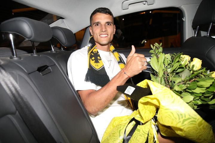 Τρέλα με Λαμέλα στην άφιξή του στο “Ελ. Βενιζέλος”