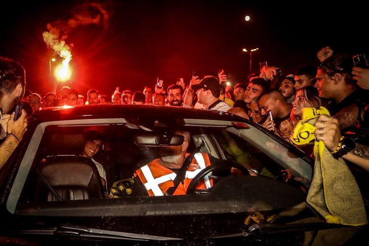 Έπεσε το “Ελ. Βενιζέλος” για τον Λαμέλα: Το video της αποθεωτικής υποδοχής των οπαδών της ΑΕΚ για τον Αργεντινό