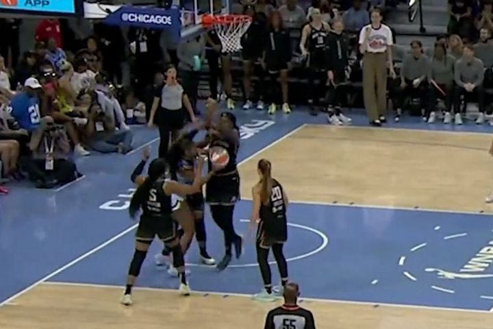 WNBA: Τέσσερις παίκτριες των Λίμπερτι μάρκαραν την Έιντζελ Ρις για να βάλουν τέλος στο ιστορικό σερί των 15 double-double της