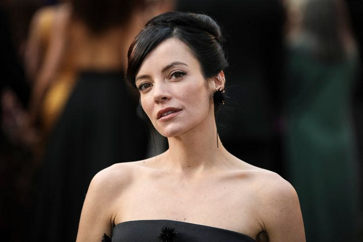 Η Lily Allen άνοιξε λογαριασμό στο OnlyFans για τις πατούσες της