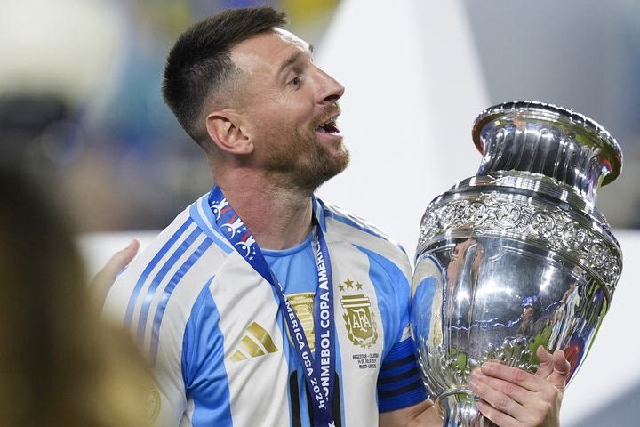 Ο Μέσι έγινε ο ποδοσφαιριστής με τους περισσότερους τίτλους στην ιστορία του αθλήματος