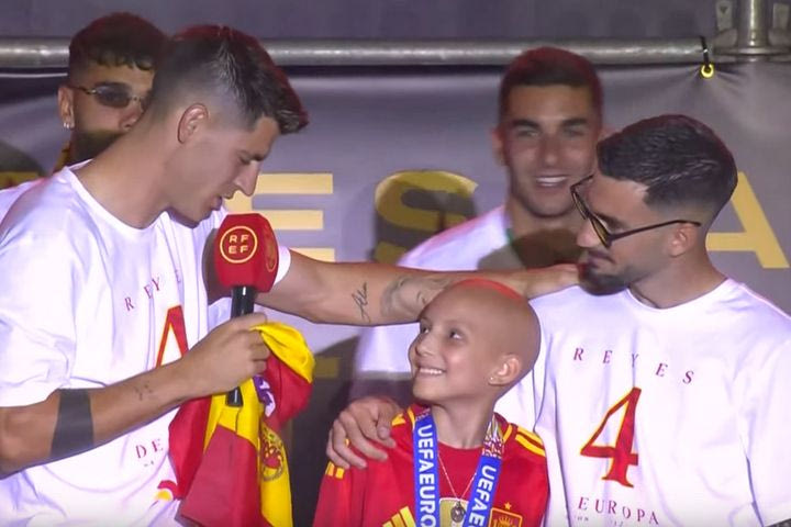 Euro 2024, Εθνική Ισπανίας: Συγκινητικός Μοράτα, άφησε την 10χρονη Μαρία που παλεύει με τον καρκίνο να σηκώσει το τρόπαιο