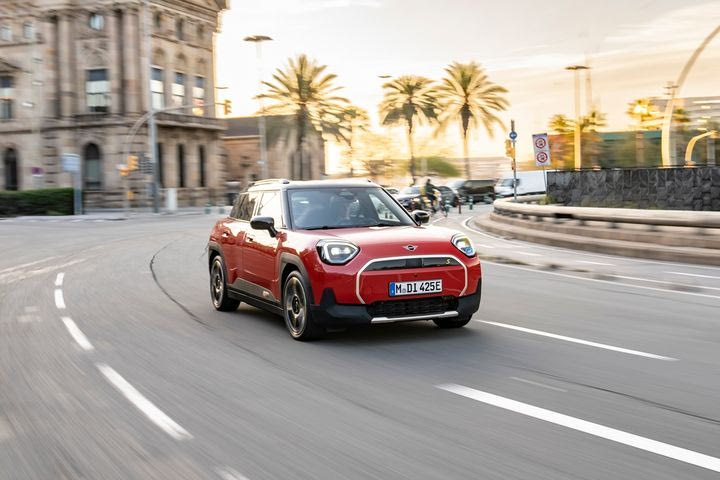 Αυτά κάνουν το νέο MINI Aceman SE να ξεχωρίζει στην έκδοση Favoured