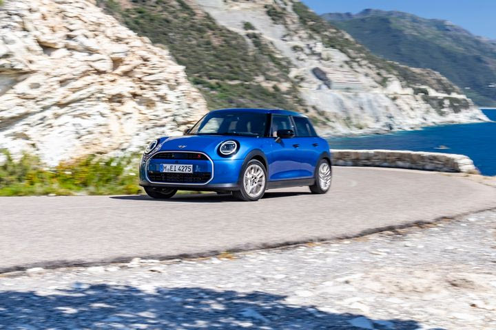 Πιο πλούσιοι χώροι από το νέο 5θυρο MINI Cooper S – Παραμένει κορυφαίο σε οδηγική ευχαρίστηση