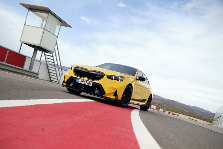 Νέα γκάμα αυθεντικών αξεσουάρ για την ολοκαίνουργια BMW M5