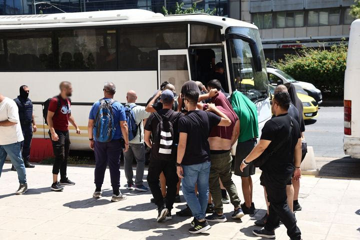 Συνελήφθη ο χούλιγκαν που πυροβόλησε στα επεισόδια έξω από το γήπεδο του Παναθηναϊκού