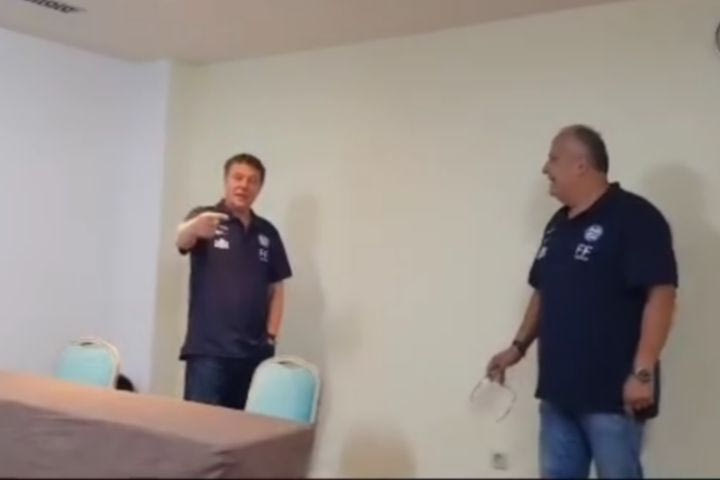 Το story του Καραγκούνη από τη συνάθροιση των Legends 2004 με τον Ρεχάγκελ: “Τέρμα τα αστεία, πλησιάζει το ματσάκι και θέλουμε νίκη”