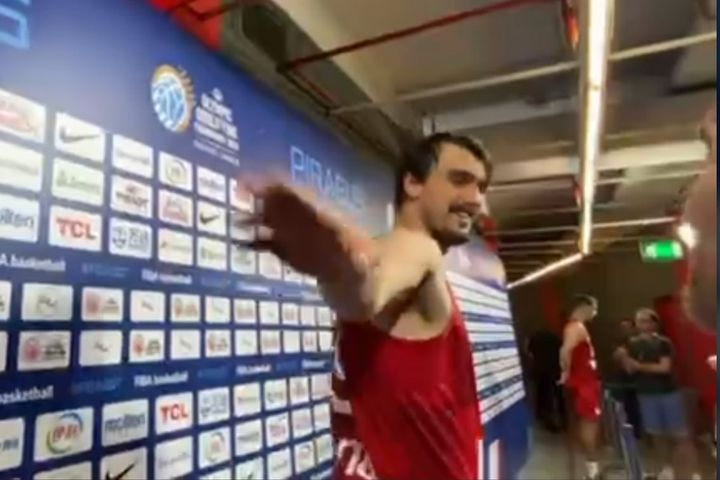 Το χαμόγελο του Ντάριο Σάριτς, όταν ρωτήθηκε αν θα αγωνίζεται στον Παναθηναϊκό τη νέα σεζόν