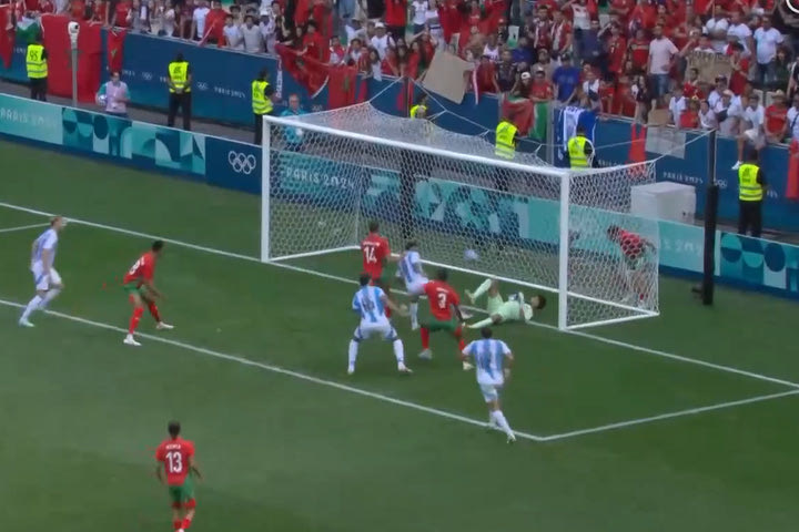 Αργεντινή – Μαρόκο: Το VIDEO με το τρελό γκολ της αλμπισελέστε στο 90+16 και τη διακοπή του αγώνα
