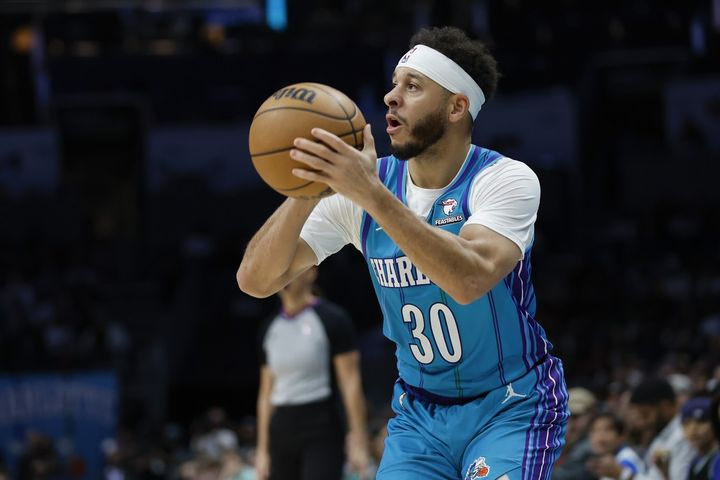 NBA: Ο Σεθ Κάρι θα παραμείνει στους Σάρλοτ Χόρνετς για έναν ακόμα χρόνο