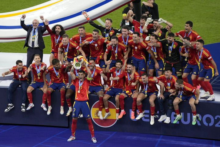 Euro 2024, Ισπανία: Ο Μοράτα ύψωσε στον ουρανό το τρόπαιο, το πάρτι απογειώθηκε