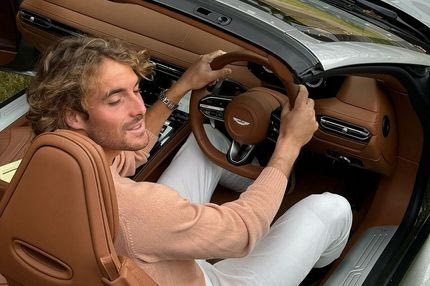 Τσιτσιπάς: Αυτό είναι το υπερπολυτελές αυτοκίνητο του Έλληνα τενίστα με τις εκρηκτικές επιδόσεις