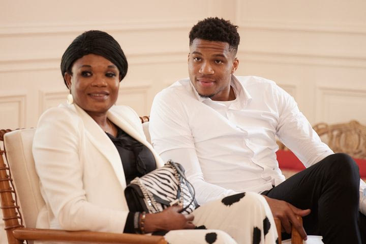 Βερόνικα Αντετοκούνμπο: “Είμαι περήφανη μητέρα, μητέρα πρωταθλητών, τους συμβουλεύω να είναι ταπεινοί και ειλικρινείς”