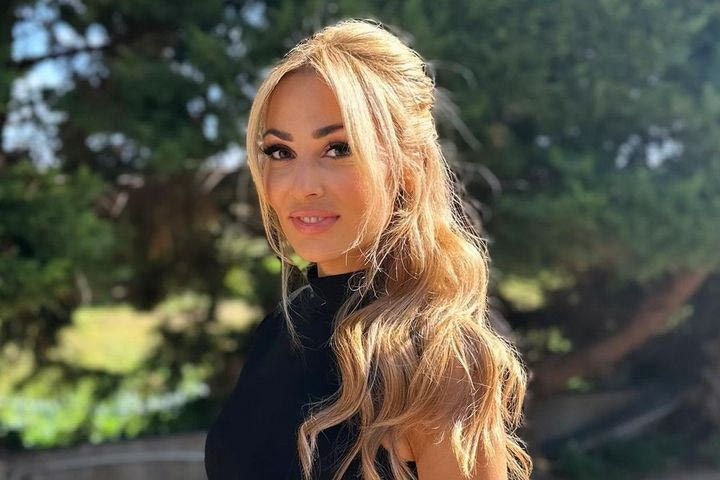Ελένη Βουλγαράκη – Φώτης Ιωαννίδης: Με ασορτί διάθεση σε συναυλία του Σάκη Ρουβά