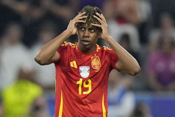 Αιχμές Ντε Λα Φουέντε για Μπαρτσελόνα λόγω Γιαμάλ: “Δεν έχω ξαναζήσει κάτι τέτοιο, είμαστε έκπληκτοι”