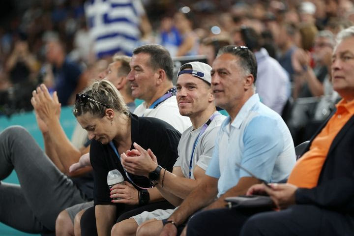 Ολυμπιακοί Αγώνες, Γερμανία – Ελλάδα: Οι Λευτέρης Πετρούνιας και Πύρρος Δήμας στην εξέδρα για να στηρίξουν την προσπάθεια της Εθνικής