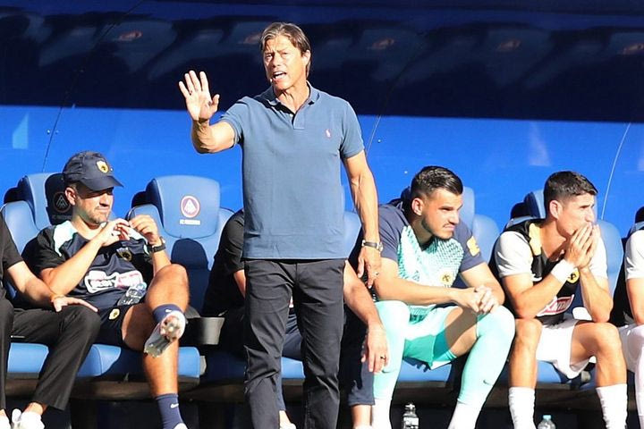 Αλμέιδα: “Δεν σκέφτομαι τους ψιθύρους, συνεχίζω στον ίδιο δρόμο”