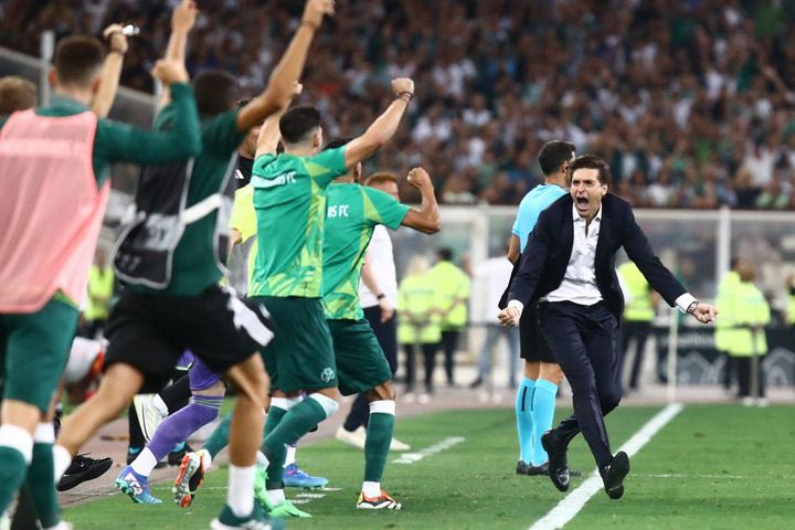 Η αποθέωση των παικτών του Παναθηναϊκού από τον κόσμο