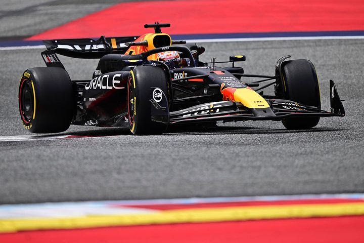 Γιατί η Red Bull δείχνει ανήμπορη να σταματήσει το γκρέμισμα της RB20 από την κορυφή της F1