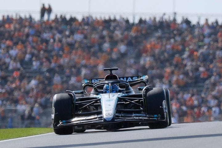 Ταχύτερος ο Ράσελ, στα χιλιοστά Mercedes και McLaren στην κορυφή των δεύτερων δοκιμών της Ολλανδίας