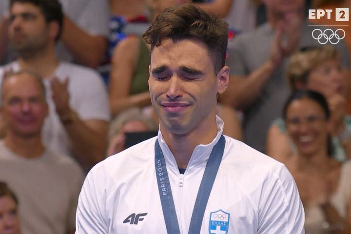 Ανατρίχιασε η Ελλάδα στην απονομή των 200μ ύπτιο, βούρκωσε ο Απόστολος Χρήστου όταν πήρε το ασημένιο μετάλλιο