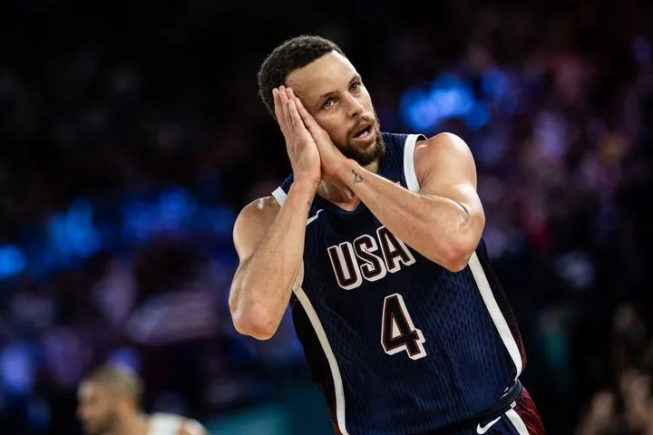 NBA: Ο Στεφ Κάρι κατέθεσε αίτηση για να πάρει τα πνευματικά δικαιώματα του πανηγυρισμού που στέλνει για ύπνο τους αντιπάλους